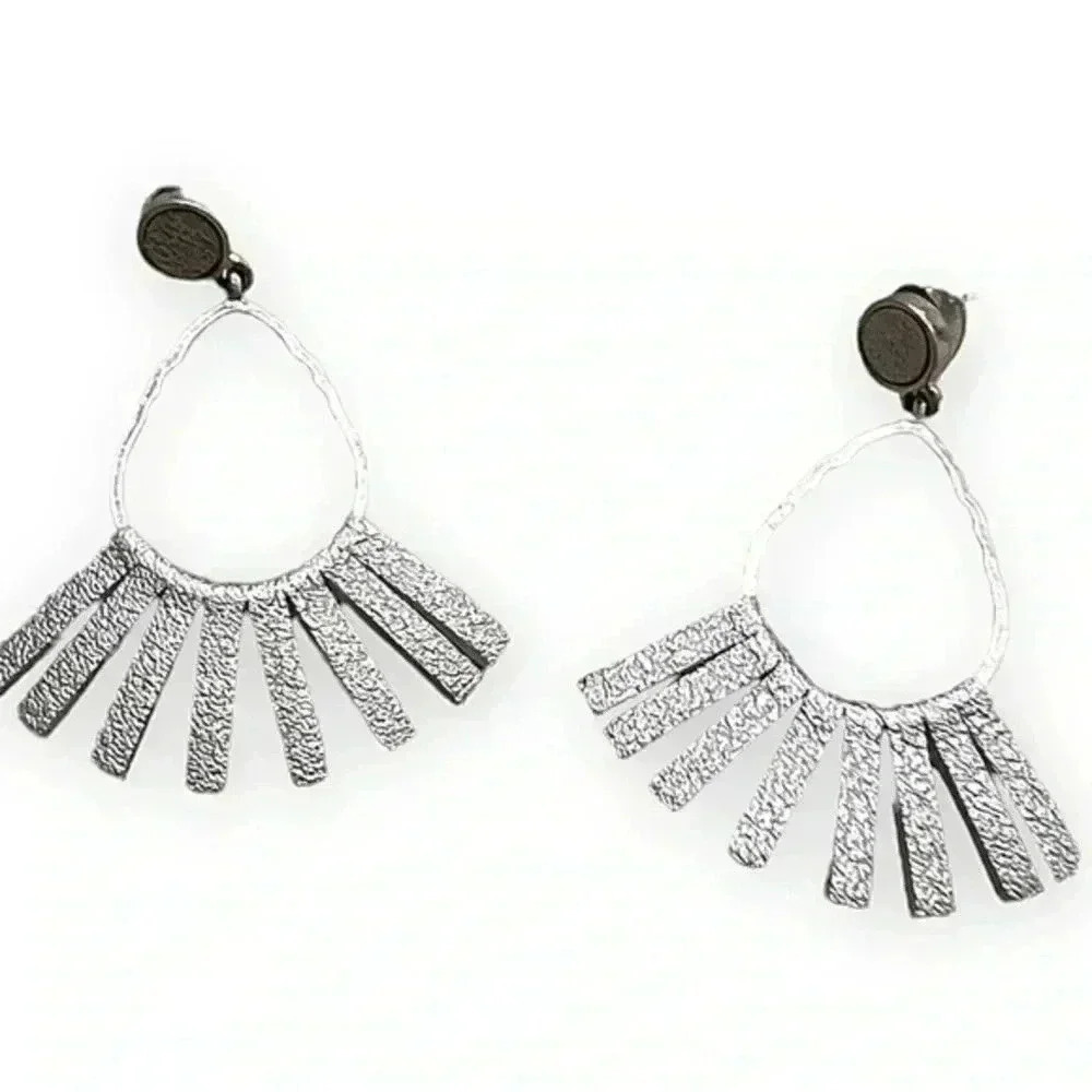 NWOT UNIQUE SILVER STUD EARRINGS - Picture 2 of 2